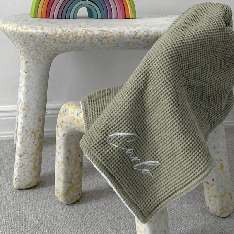 Babydecke mit Namen - 70 x 100 cm • Oliv