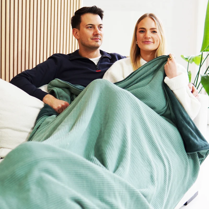 Kuscheldecke mit Baumwollstrick · Seegrün-Smaragdgrün