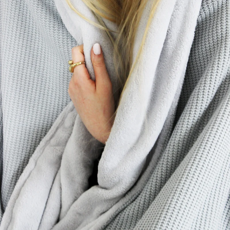 Kuscheldecke mit Baumwollstrick · Grau-Gletschergrau