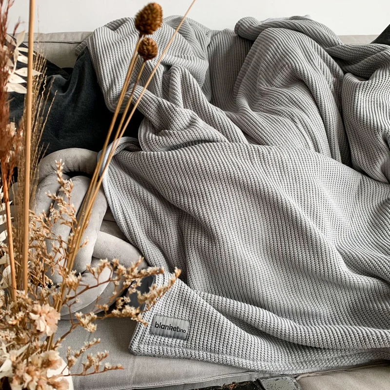 Kuscheldecke mit Baumwollstrick · Grau-Gletschergrau