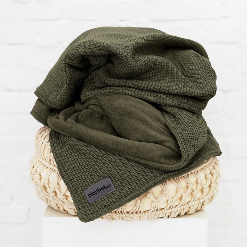 Kuscheldecke mit Baumwollstrick · Dunkelgrün