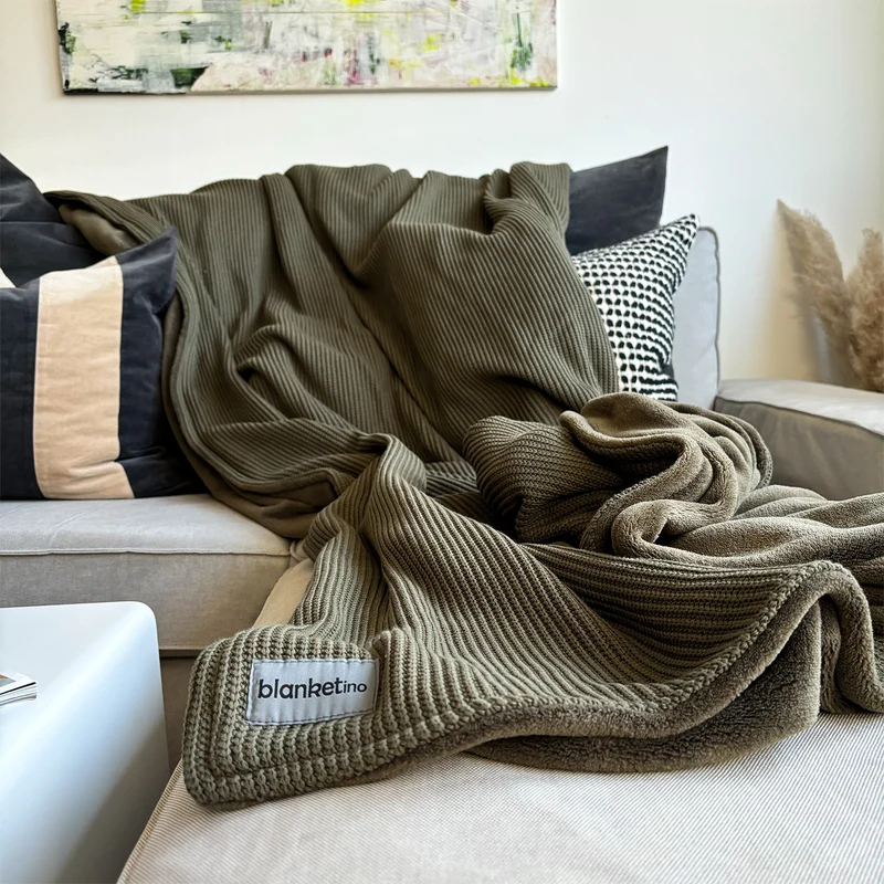 Kuscheldecke mit Baumwollstrick · Dunkelgrün