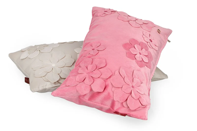 AIGNER Samt Zierkissenhülle 30x50 cm – Blumen Applikation, Dekokissen Beige/Rosa