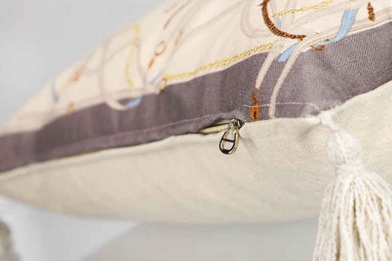 AIGNER Zierkissenhülle 50x50 cm – Strukturstoff, Stickerei & Quasten, Beige/Rosa