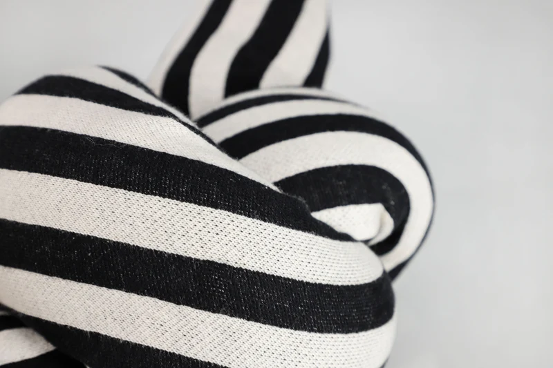 Schöner Wohnen Knotenkissen – Strickkissen im modernen Design – Stilvoller Blickfang für Sofa & Bett