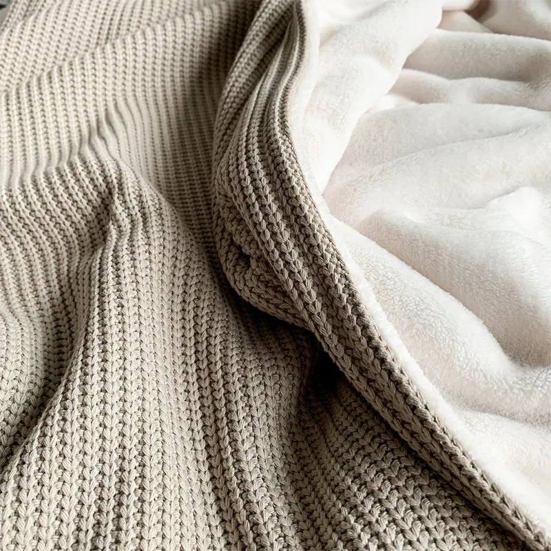 Kuscheldecke mit Baumwollstrick · Champagner