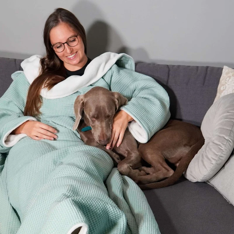 Kuscheldecke mit Ärmeln · Vollkommen · Mint · Sandweiß