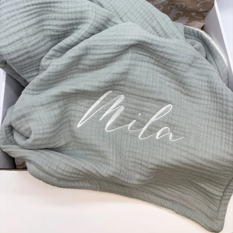 Musselin Babydecke mit Namen - 70 x 100 cm • Salbei