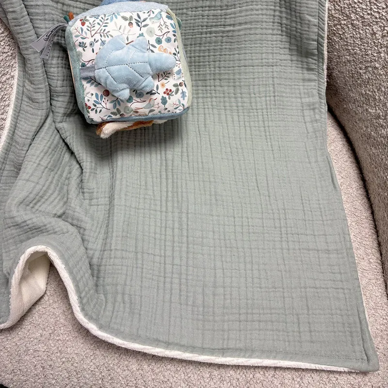 Musselin Babydecke mit Namen - 70 x 100 cm • Salbei