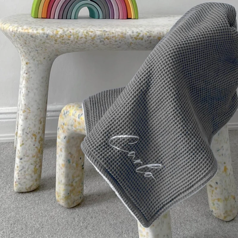 Babydecke mit Namen - 70 x 100 cm • Grau