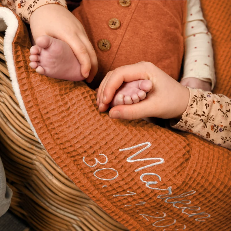 Babydecke mit Namen - 70 x 100 cm • Cognac