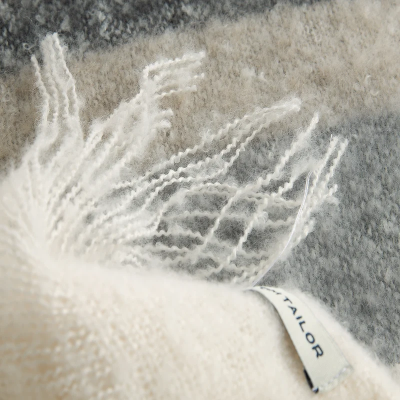 Tom Tailor Kuscheldecke aus Bouclégarn – flauschig & weich mit Fransen - 145x200cm