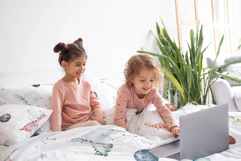 "Dino Galaxy" Premium Kinderbettwäsche