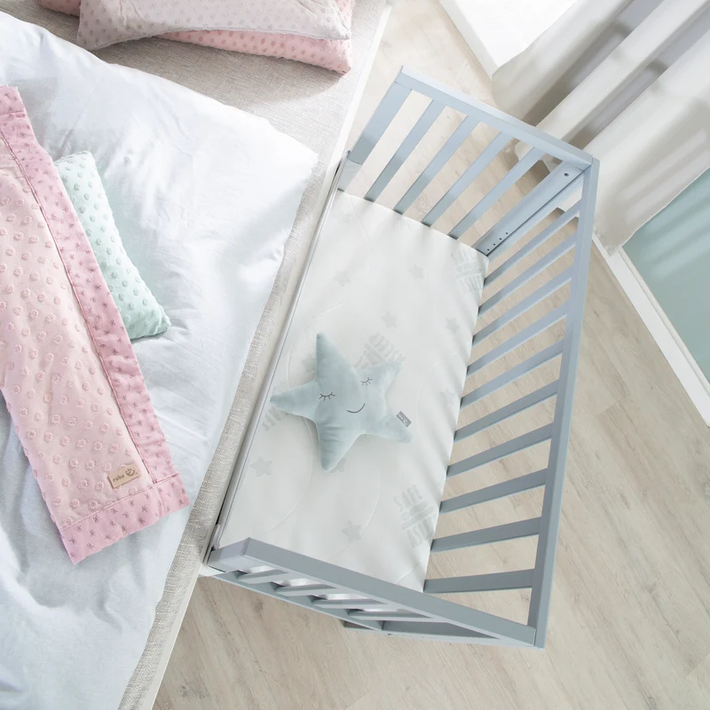 Beistellbett "safe asleep® 2 in 1" - 45 x 90 cm, Anstellbett mit Matratze & Mesh Barriere, Höhenverstellbar, Holz taupe/grau