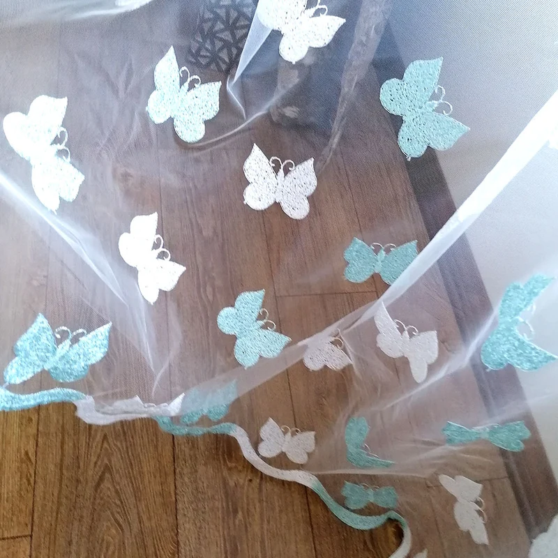Gardinen mit Schmetterling Stickerei Weiß/Blau – mit Kräuselband (1 Stück)