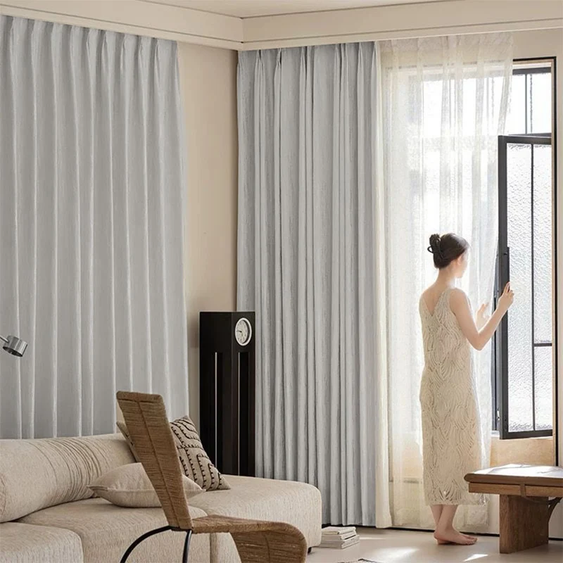Moderner Vorhang Pearl Chenille 80% Verdunkelung Hellgrau – mit Kräuselband (1 Stück)