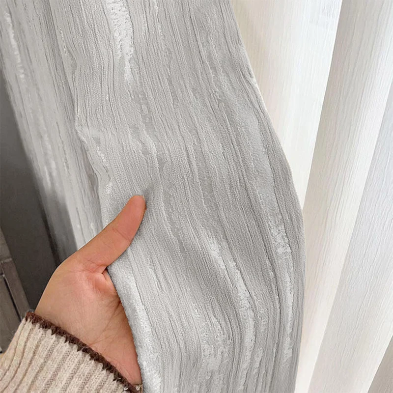 Moderner Vorhang Pearl Chenille 80% Verdunkelung Hellgrau – mit Kräuselband (1 Stück)