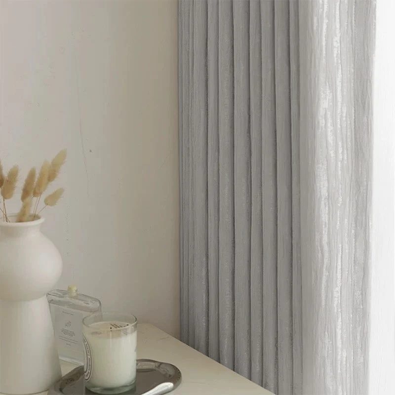 Moderner Vorhang Pearl Chenille 80% Verdunkelung Hellgrau – mit Kräuselband (1 Stück)