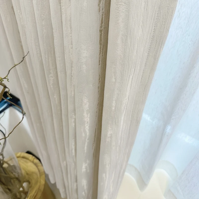 Moderner Vorhang Pearl Chenille 80% Verdunkelung Elfenbein – mit Kräuselband (1 Stück)