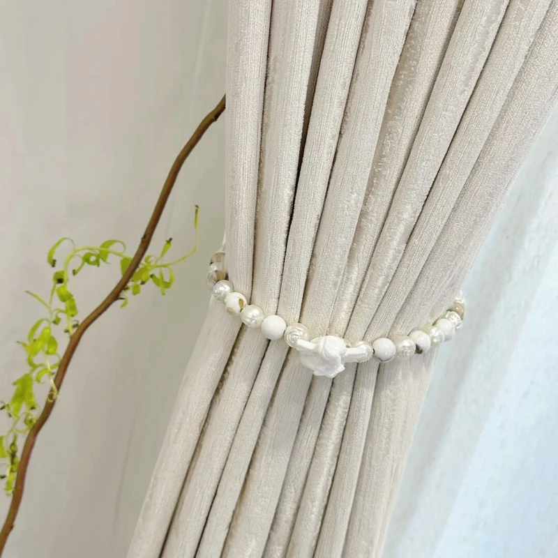 Moderner Vorhang Pearl Chenille 80% Verdunkelung Elfenbein – mit Kräuselband (1 Stück)