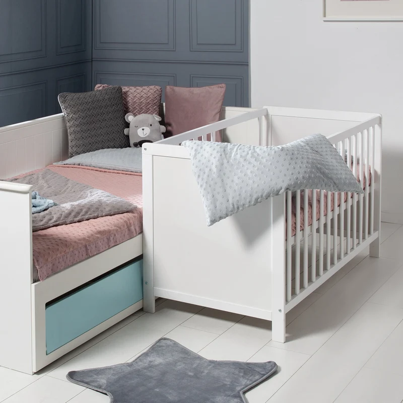 2-in-1 Beistell- und Babybett inkl. Matratze / höhenverstellbar / 5 Schlupfsprossen / Lattenrost - in Weiß