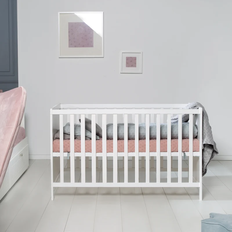 2-in-1 Beistell- und Babybett inkl. Matratze / höhenverstellbar / 5 Schlupfsprossen / Lattenrost - in Weiß