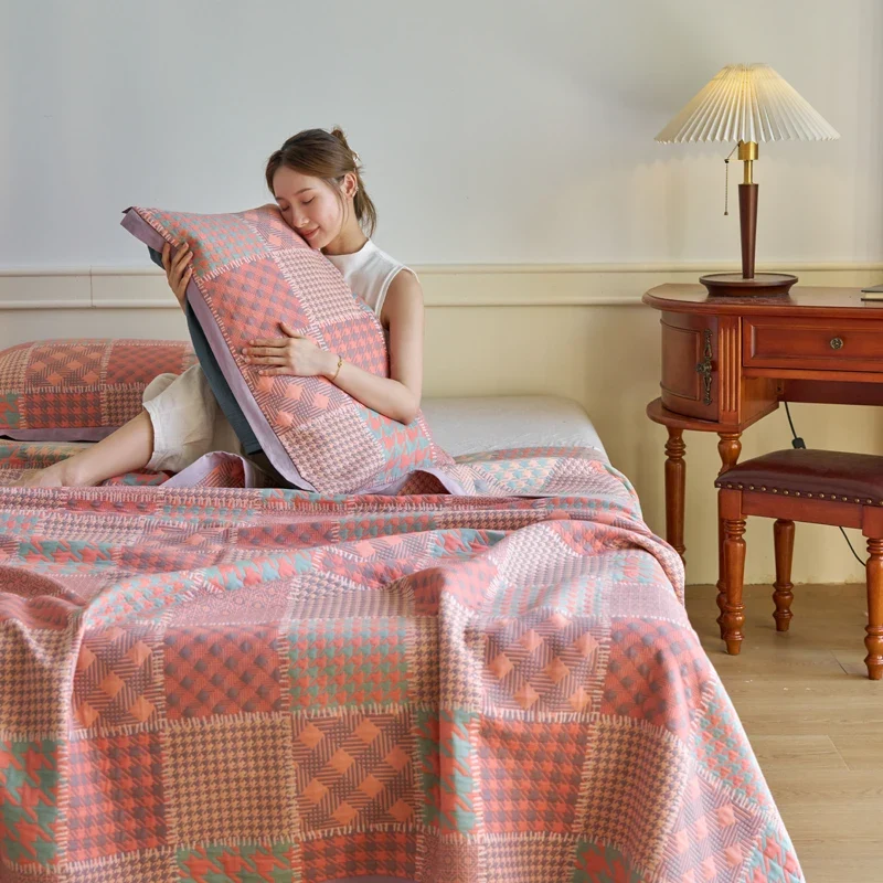 Kuscheln Sie sich in unsere Tagesdecke aus 100 % Baumwolle ein – luxuriöser Retro-Charme