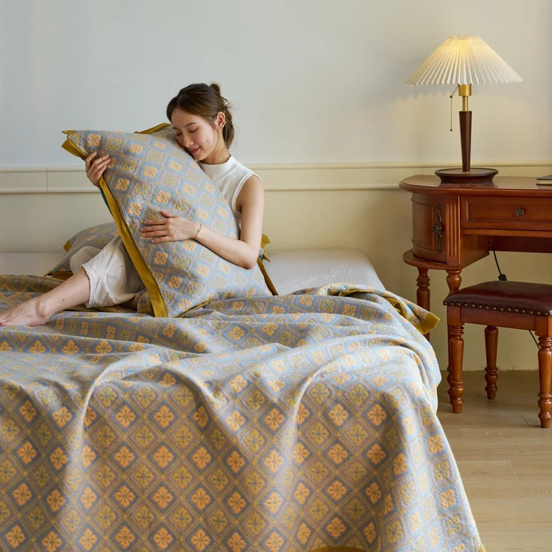 Kuscheln Sie sich in unsere Tagesdecke aus 100 % Baumwolle ein – luxuriöser Retro-Charme