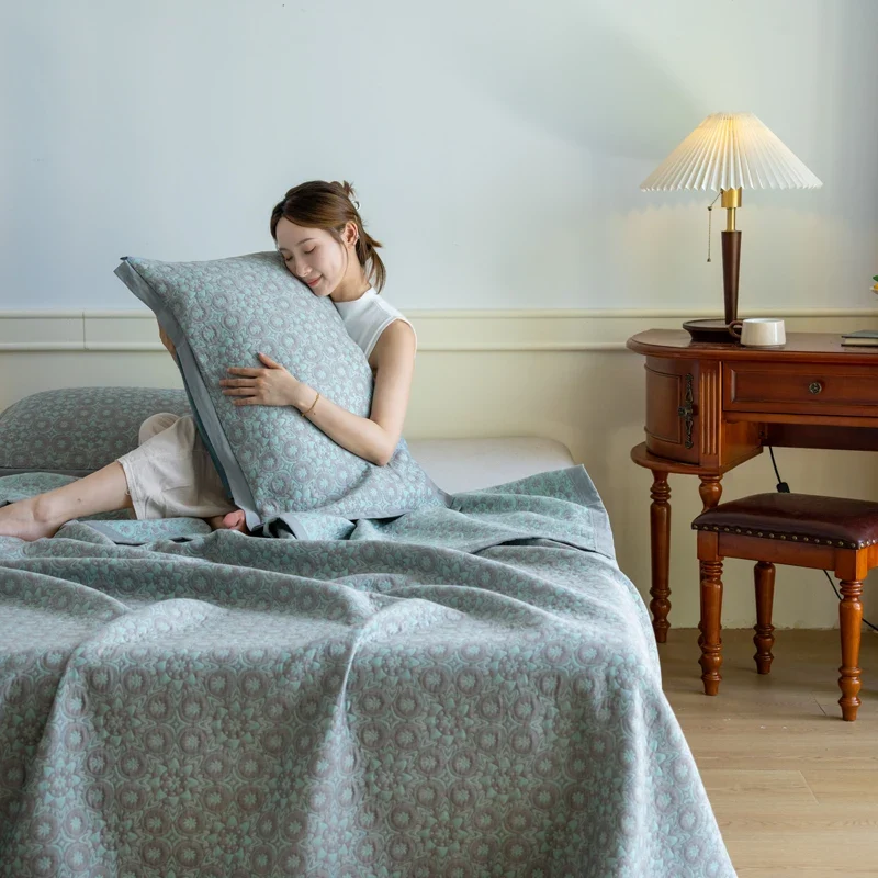 Kuscheln Sie sich in unsere Tagesdecke aus 100 % Baumwolle ein – luxuriöser Retro-Charme