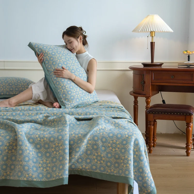 Kuscheln Sie sich in unsere Tagesdecke aus 100 % Baumwolle ein – luxuriöser Retro-Charme