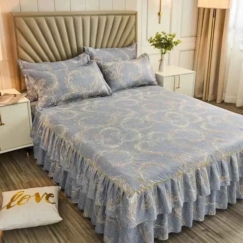 Verwandeln Sie Ihr Schlafzimmer mit unserem floralen Bettrock-Set – stilvolle und schützende Bettwäsche