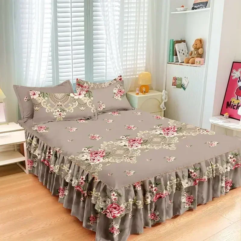 Verwandeln Sie Ihr Schlafzimmer mit unserem floralen Bettrock-Set – stilvolle und schützende Bettwäsche