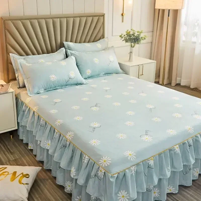 Verwandeln Sie Ihr Schlafzimmer mit unserem floralen Bettrock-Set – stilvolle und schützende Bettwäsche