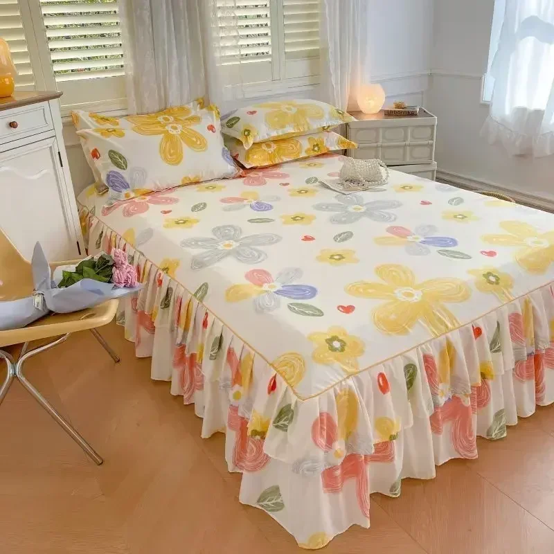 Verwandeln Sie Ihr Schlafzimmer mit unserem floralen Bettrock-Set – stilvolle und schützende Bettwäsche