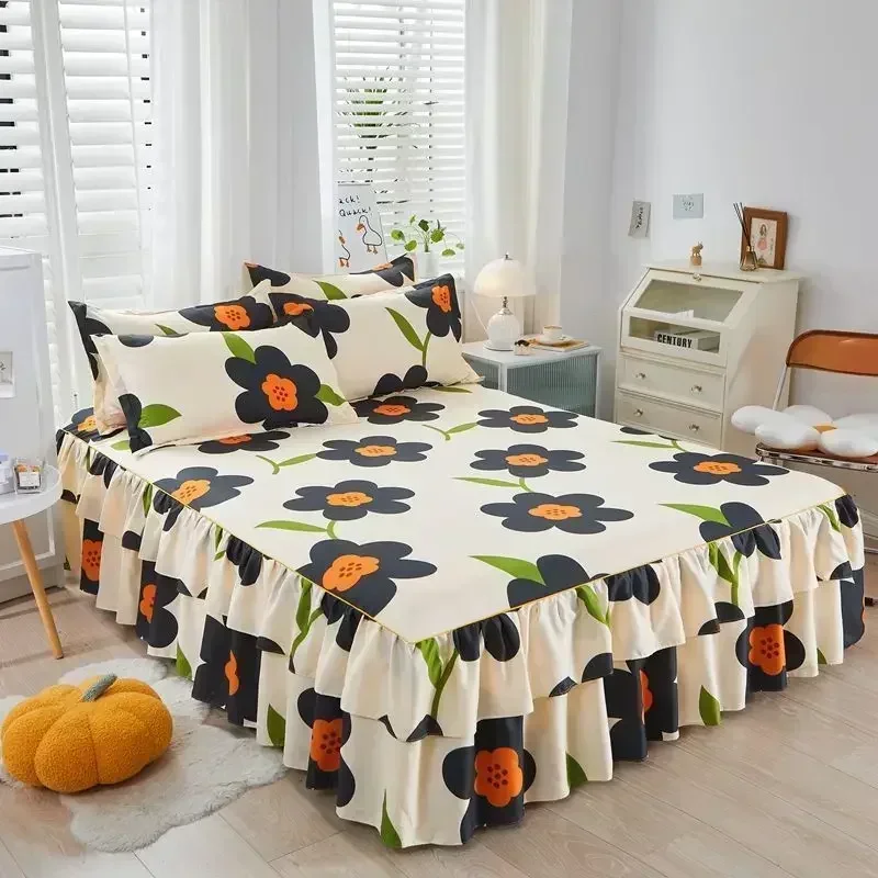 Verwandeln Sie Ihr Schlafzimmer mit unserem floralen Bettrock-Set – stilvolle und schützende Bettwäsche