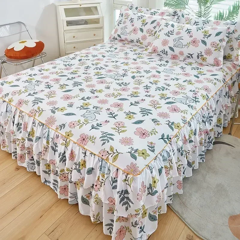 Verwandeln Sie Ihr Schlafzimmer mit unserem floralen Bettrock-Set – stilvolle und schützende Bettwäsche