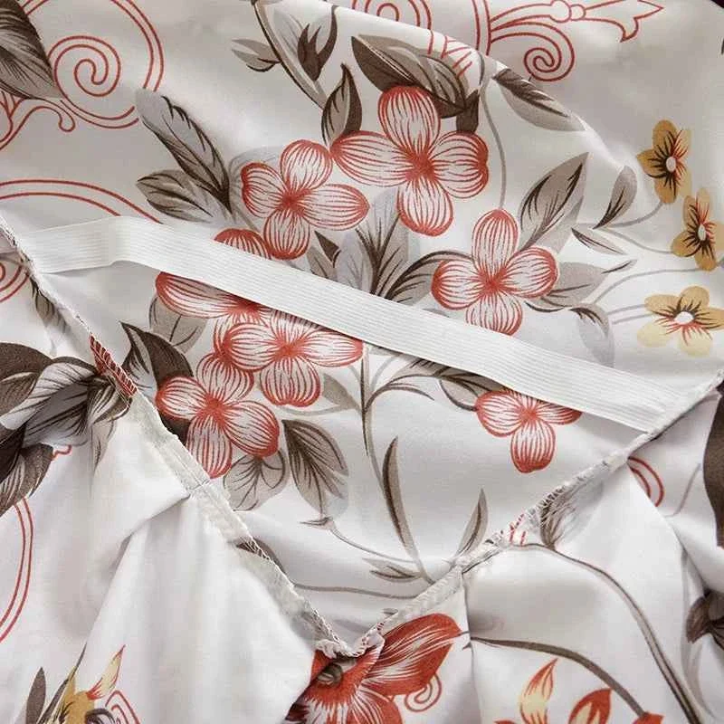 Verwandeln Sie Ihr Schlafzimmer mit unserem floralen Bettrock- und Kissenbezug-Set