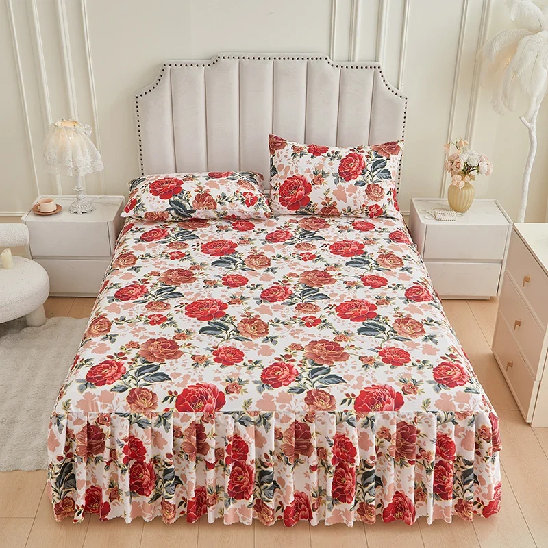 Verwandeln Sie Ihr Schlafzimmer mit unserem floralen Bettrock- und Kissenbezug-Set