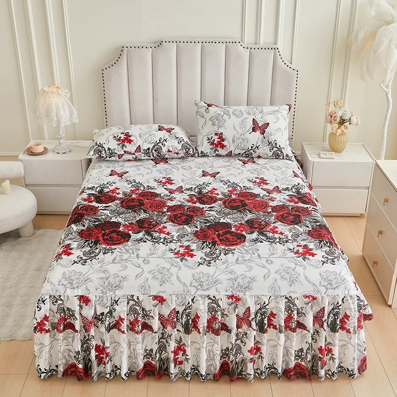 Verwandeln Sie Ihr Schlafzimmer mit unserem floralen Bettrock- und Kissenbezug-Set