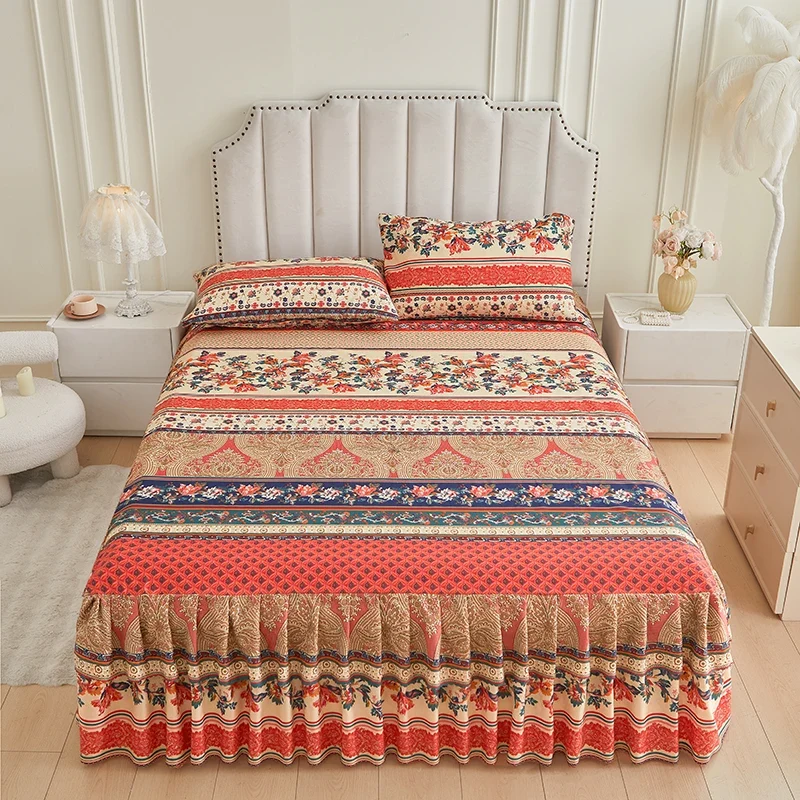 Verwandeln Sie Ihr Schlafzimmer mit unserem floralen Bettrock- und Kissenbezug-Set