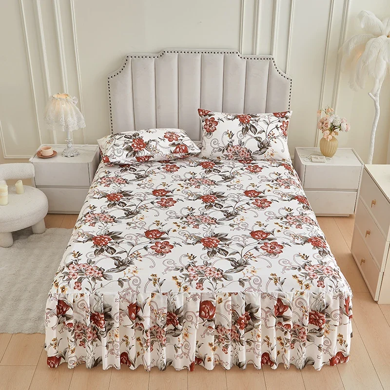 Verwandeln Sie Ihr Schlafzimmer mit unserem floralen Bettrock- und Kissenbezug-Set