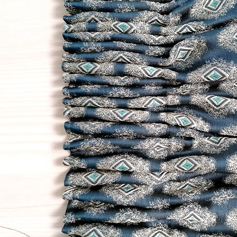 Edel Vorhang mit grafischem/geometrischem Blau – mit Kräuselband (1 Stück)