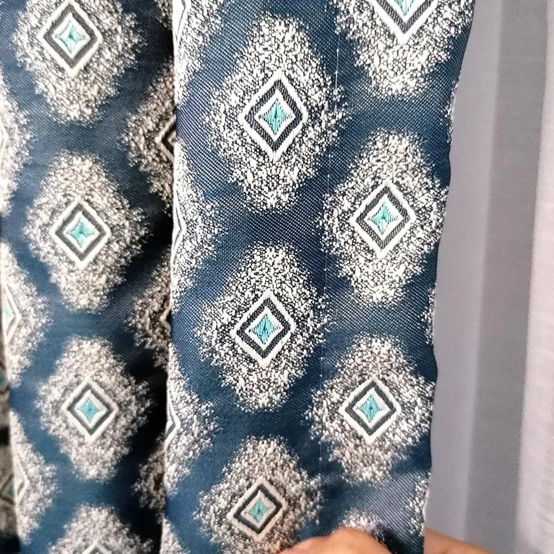 Edel Vorhang mit grafischem/geometrischem Blau – mit Kräuselband (1 Stück)