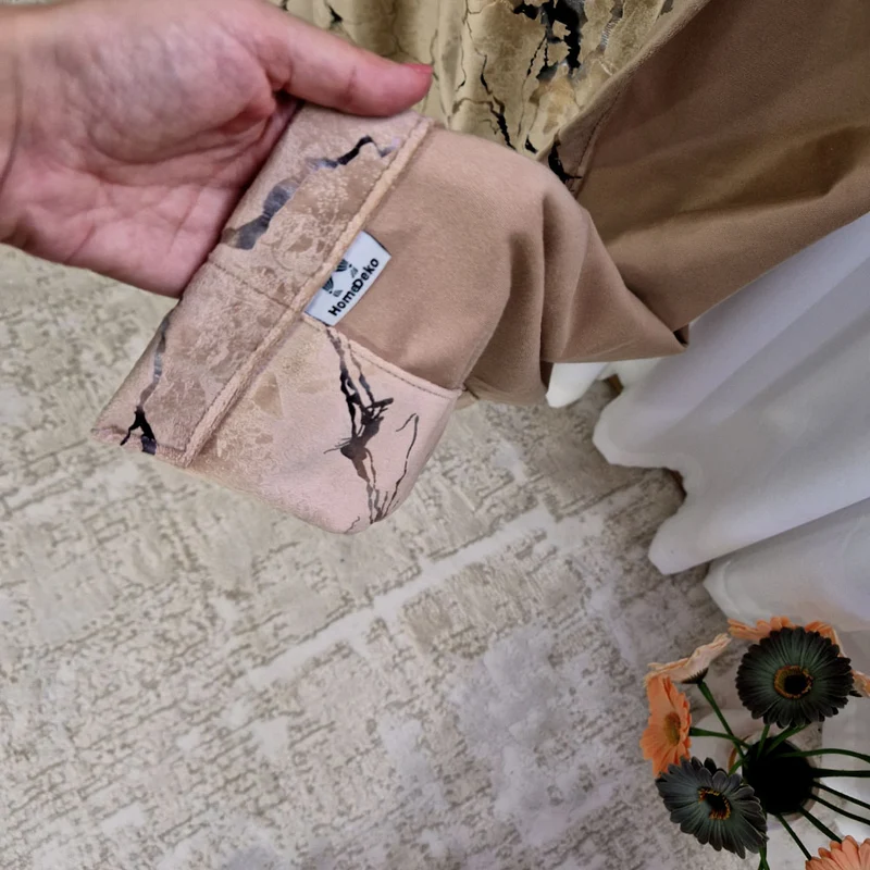 Folien gedruckter Samt 80% Verdunkelung Beige – mit Kräuselband (1 Stück)