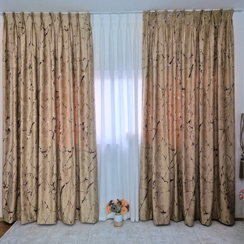 Folien gedruckter Samt 80% Verdunkelung Beige – mit Kräuselband (1 Stück)