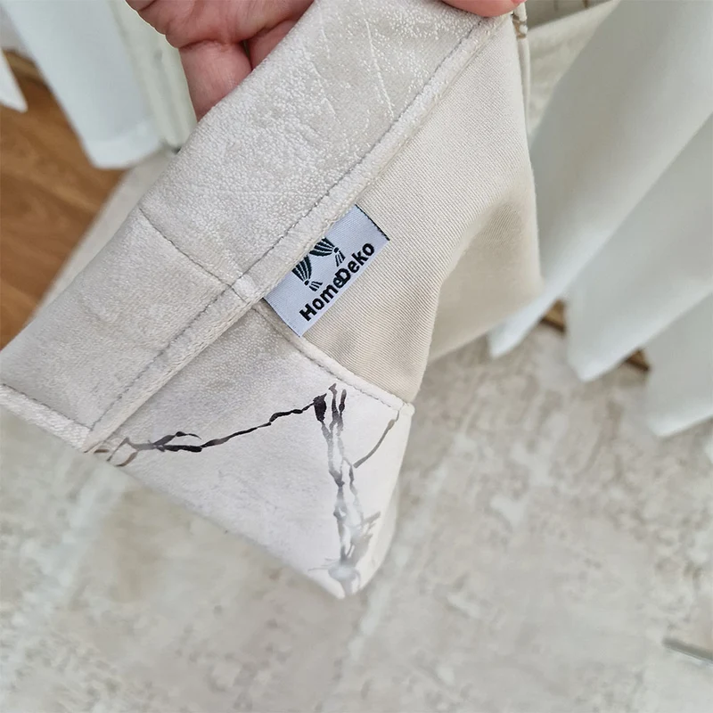 Folien gedruckter Samt 80% Verdunkelung Leichte Creme – mit Kräuselband (1 Stück)