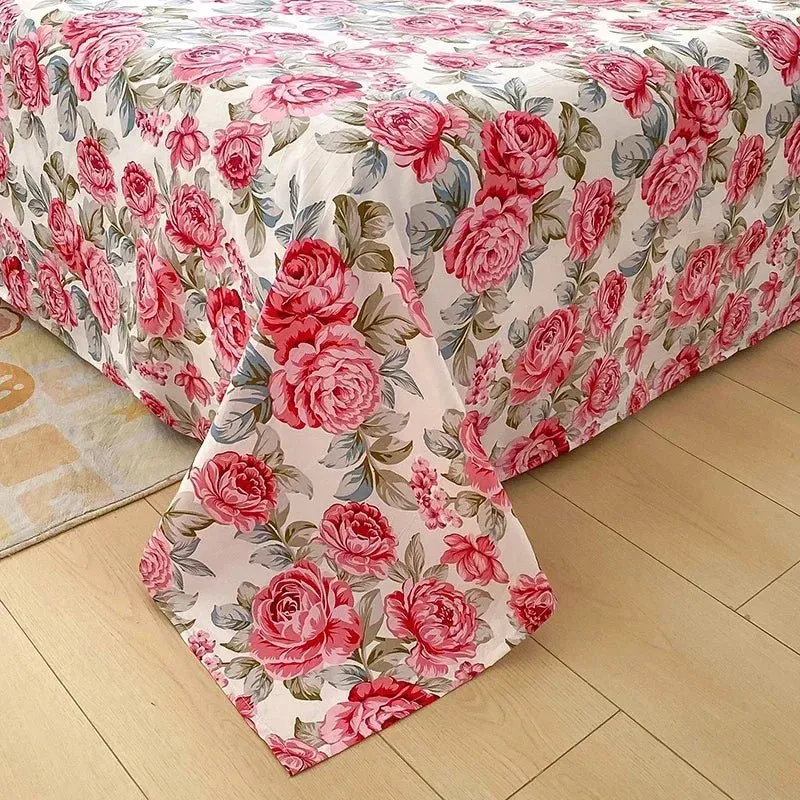 Bettwäsche mit rotem Blumenmuster – erhältlich in den Größen Doppelbett, Einzelbett, Queensize und Kingsize.