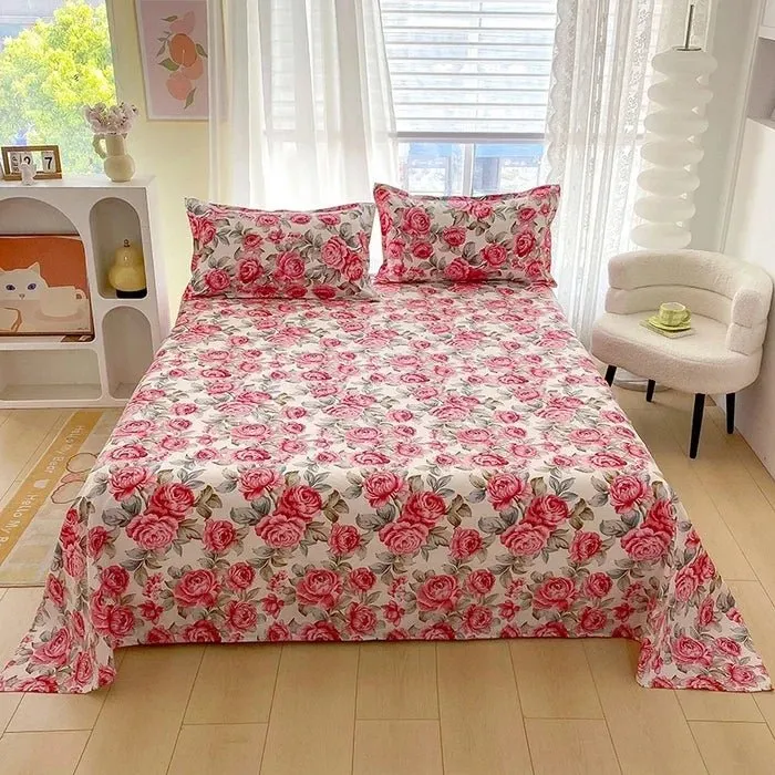 Bettwäsche mit rotem Blumenmuster – erhältlich in den Größen Doppelbett, Einzelbett, Queensize und Kingsize.