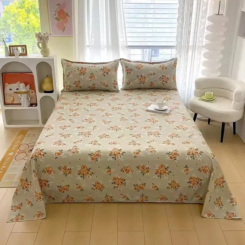 Bettwäsche mit rotem Blumenmuster – erhältlich in den Größen Doppelbett, Einzelbett, Queensize und Kingsize.