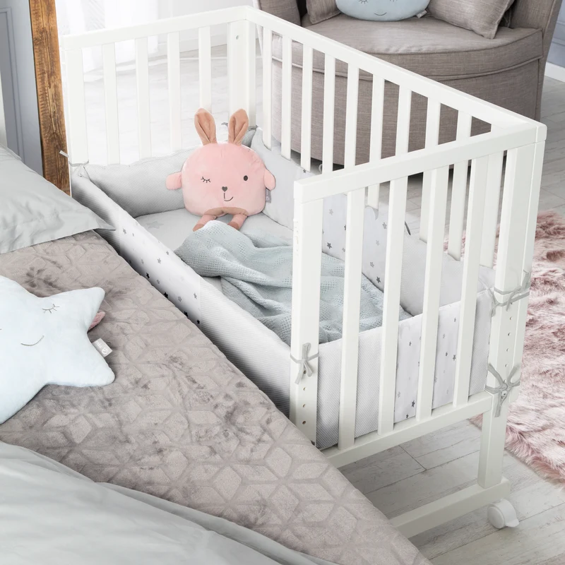 Stuben-/Beistellbett "safe asleep®" – 3 in 1 mit Barriere "Sternenzauber", inkl. Matratze u. Nestchen, Holz weiß